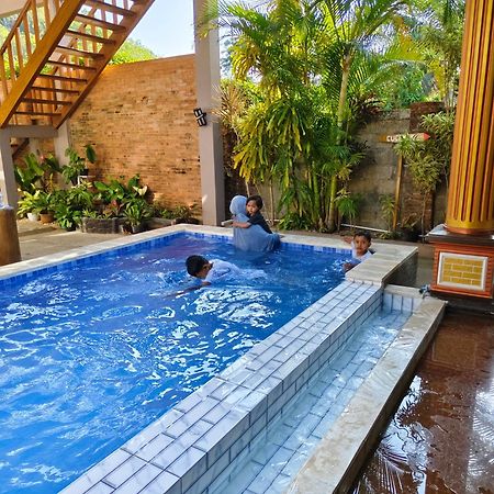 Arrys Watukarung Surfcamp Hotel Kalak Kültér fotó