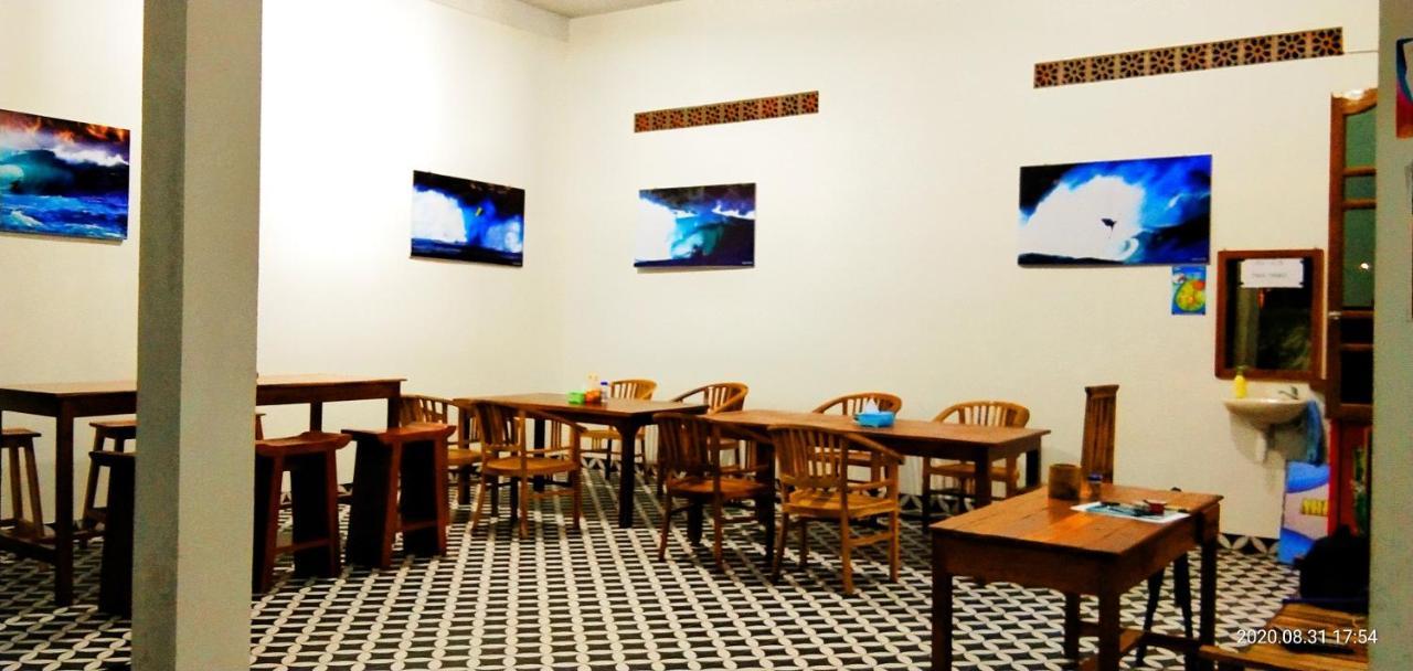 Arrys Watukarung Surfcamp Hotel Kalak Kültér fotó