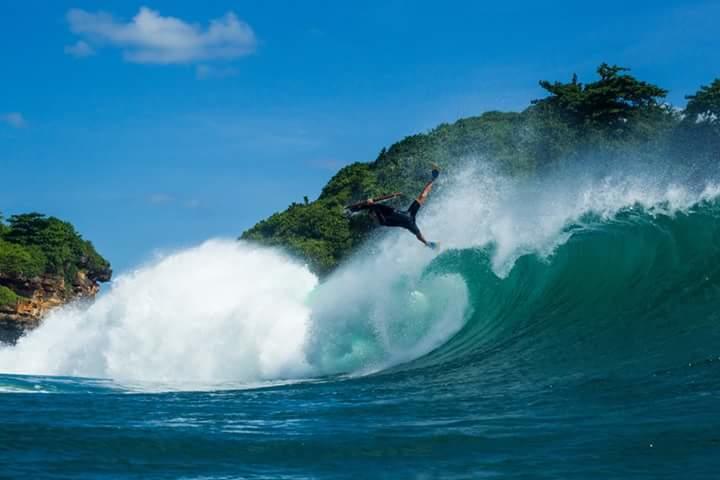 Arrys Watukarung Surfcamp Hotel Kalak Kültér fotó