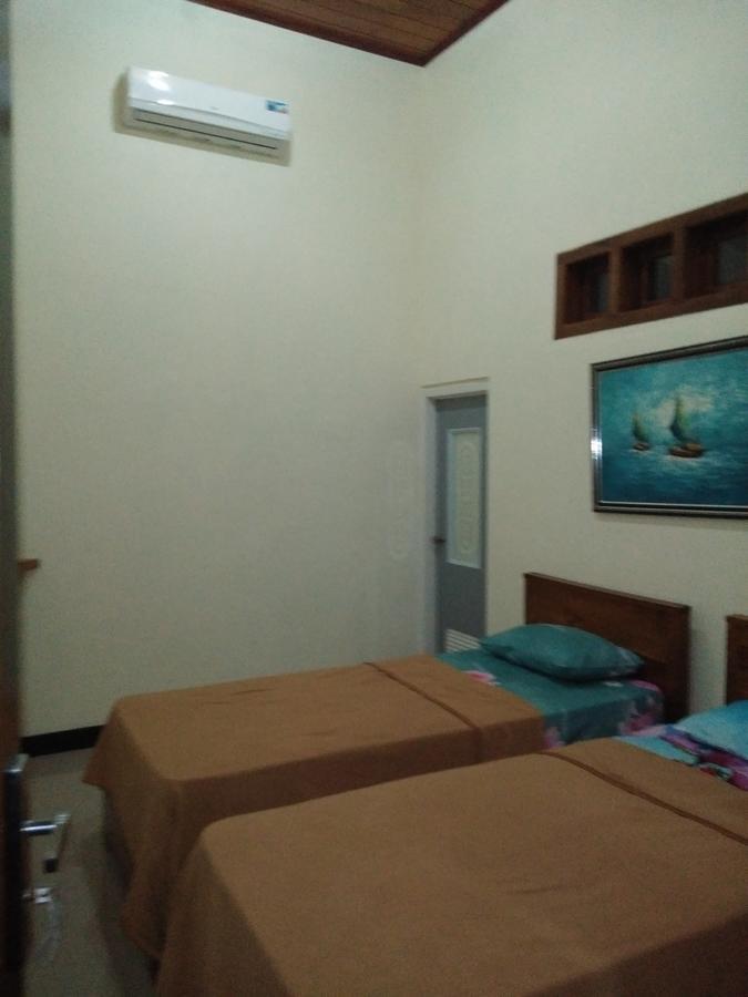 Arrys Watukarung Surfcamp Hotel Kalak Kültér fotó
