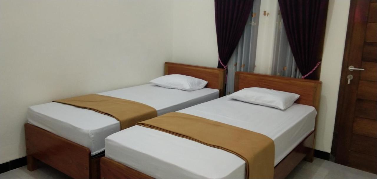 Arrys Watukarung Surfcamp Hotel Kalak Kültér fotó
