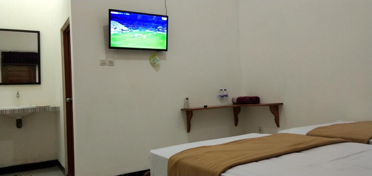Arrys Watukarung Surfcamp Hotel Kalak Kültér fotó
