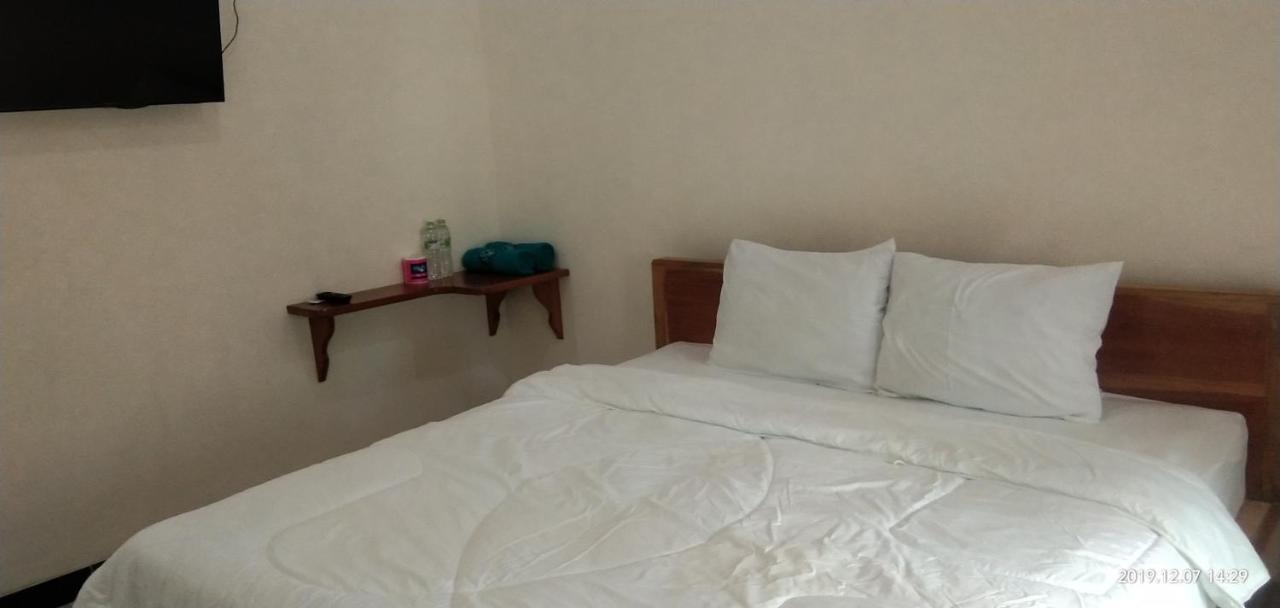 Arrys Watukarung Surfcamp Hotel Kalak Kültér fotó
