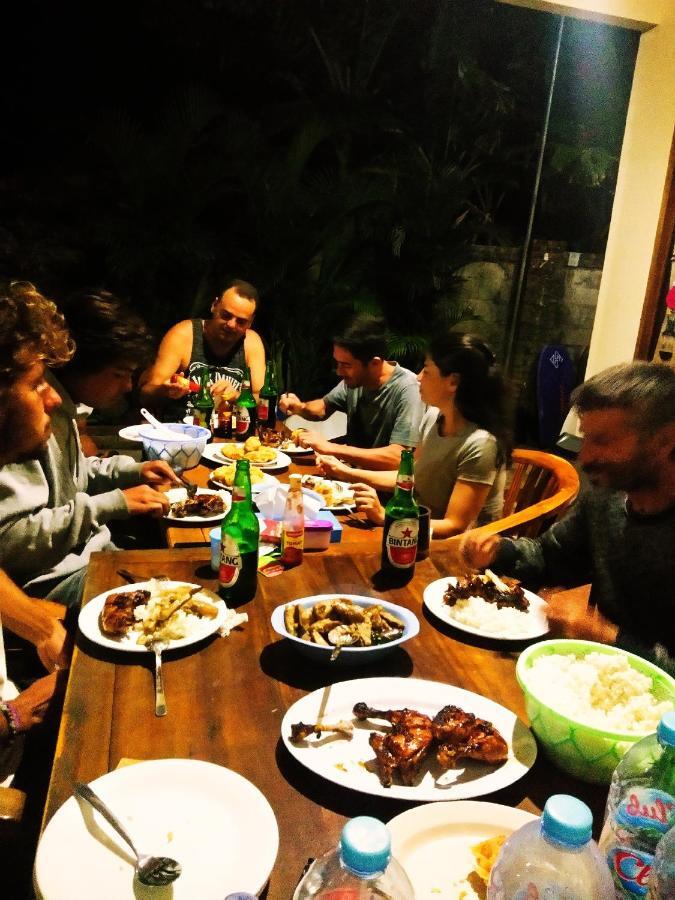 Arrys Watukarung Surfcamp Hotel Kalak Kültér fotó