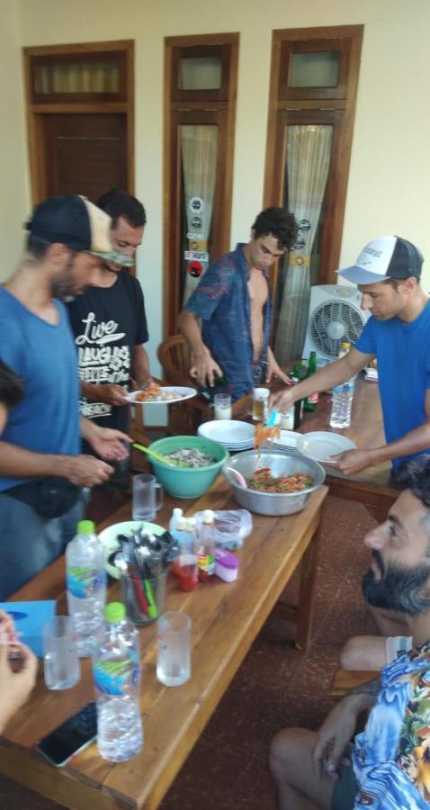 Arrys Watukarung Surfcamp Hotel Kalak Kültér fotó