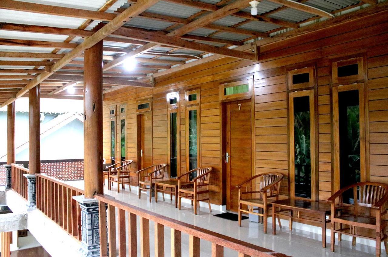 Arrys Watukarung Surfcamp Hotel Kalak Kültér fotó