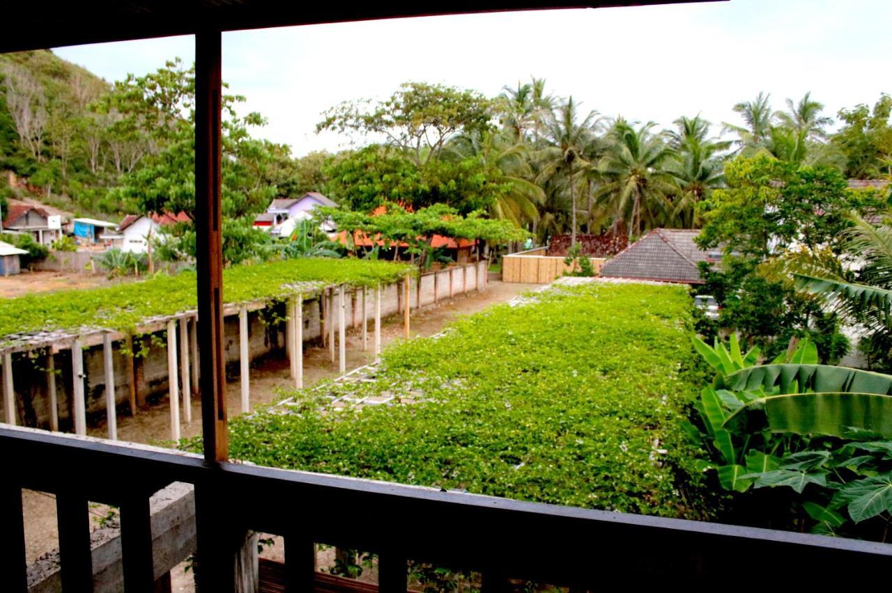 Arrys Watukarung Surfcamp Hotel Kalak Kültér fotó