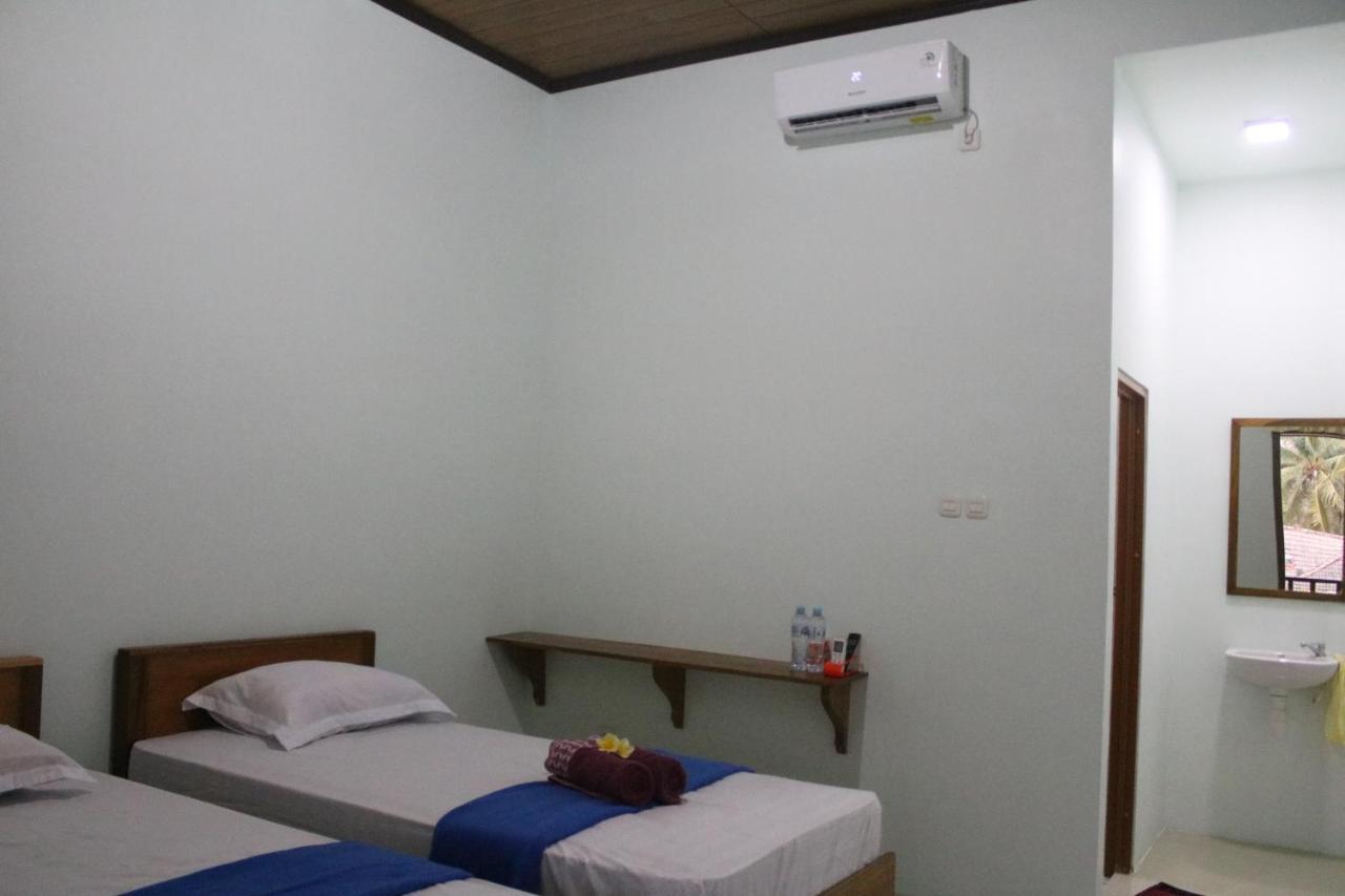 Arrys Watukarung Surfcamp Hotel Kalak Kültér fotó
