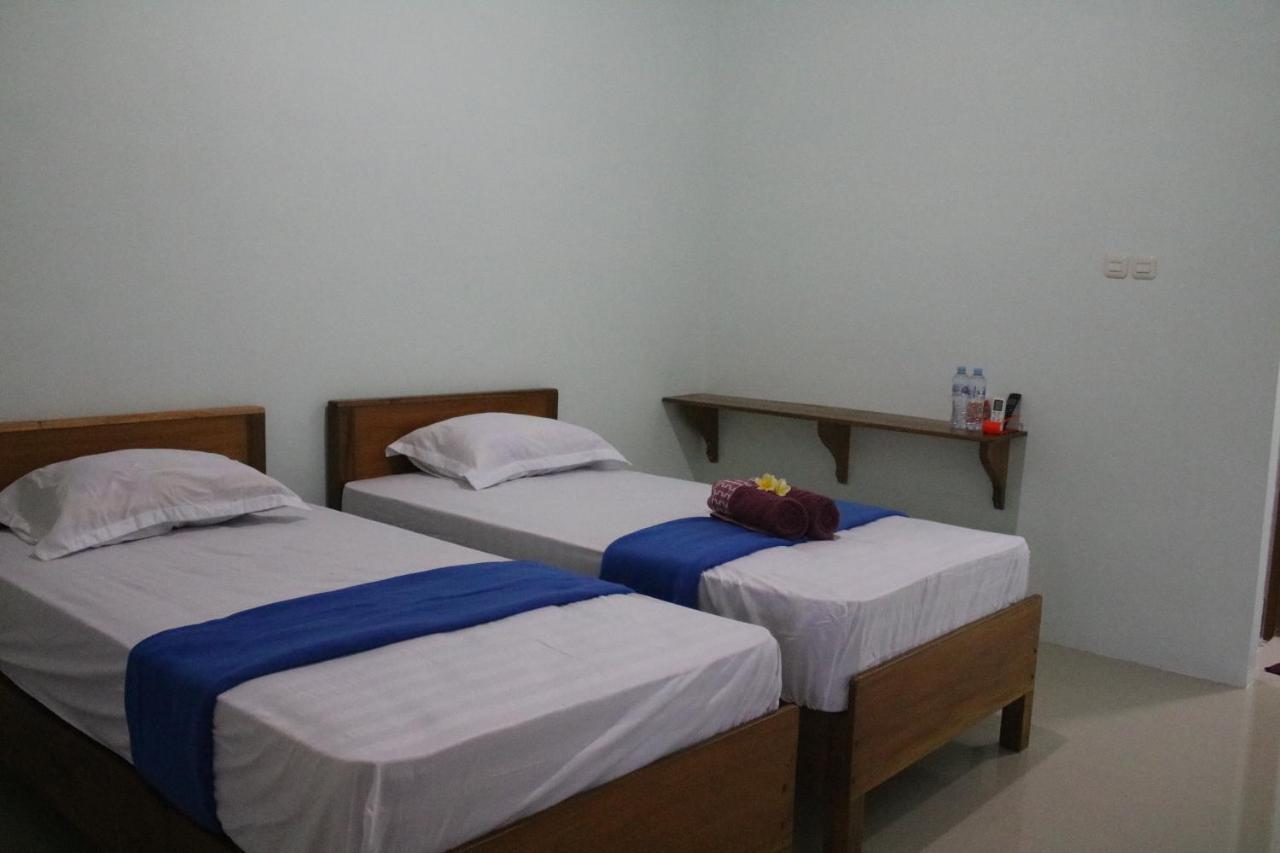 Arrys Watukarung Surfcamp Hotel Kalak Kültér fotó