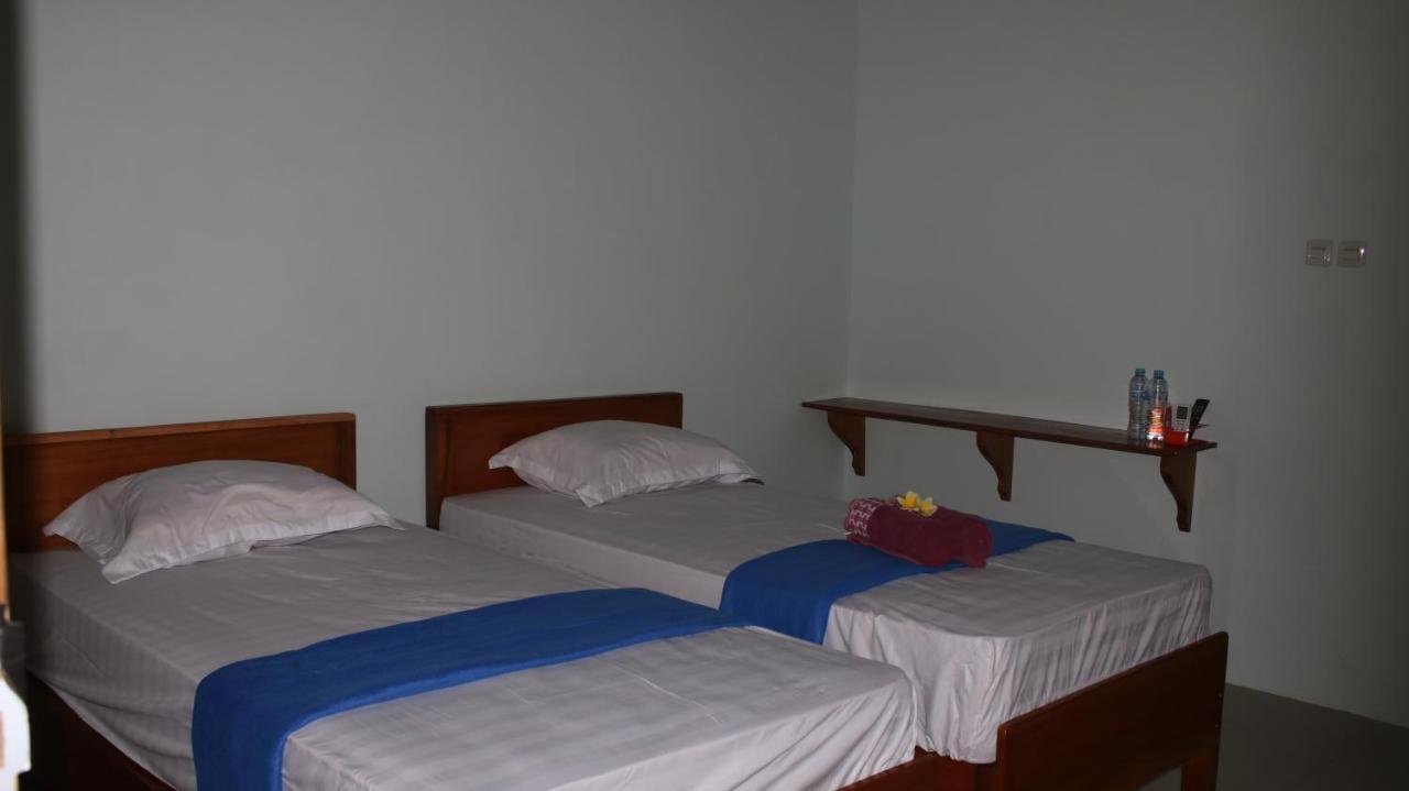 Arrys Watukarung Surfcamp Hotel Kalak Kültér fotó