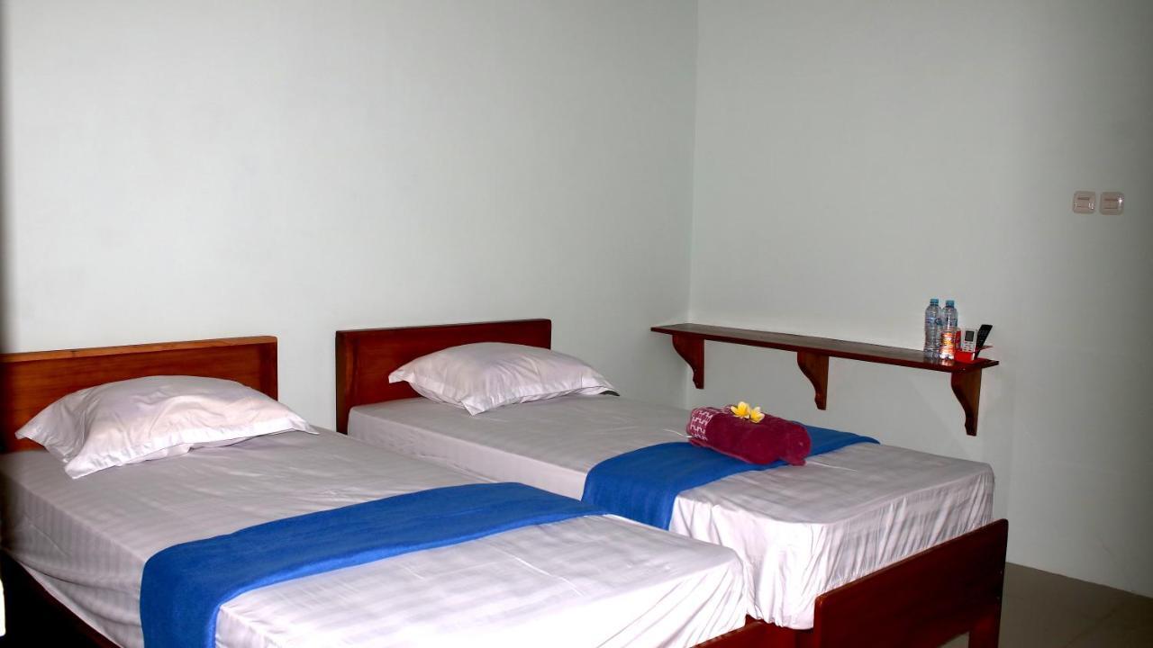 Arrys Watukarung Surfcamp Hotel Kalak Kültér fotó