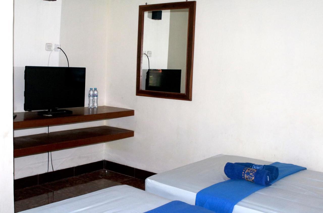 Arrys Watukarung Surfcamp Hotel Kalak Kültér fotó